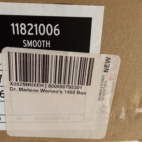 Dr. Martens are brand new, never worn. Size 6 - Picture 8 of 8